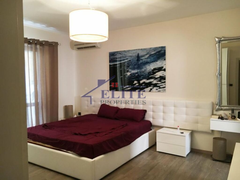 Blloku, appartamento con due camere da letto in affitto