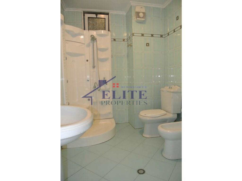 Apartament me qira në Rr. “Andon Zako Cajupi”