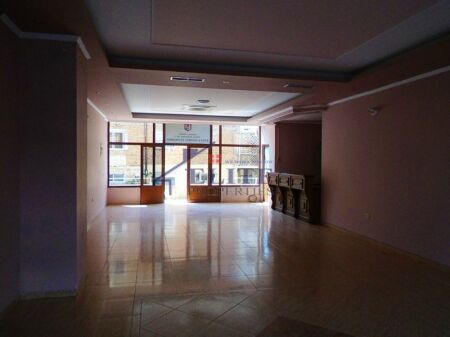 Area commerciale in affitto vicino alla scuola "Kushtrimi i Lirisë"