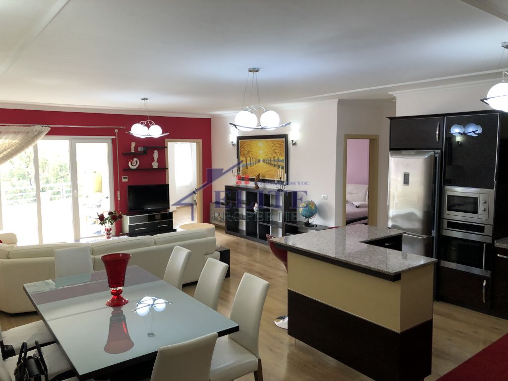Kopshti Botanik, apartament 3+1 me qera
