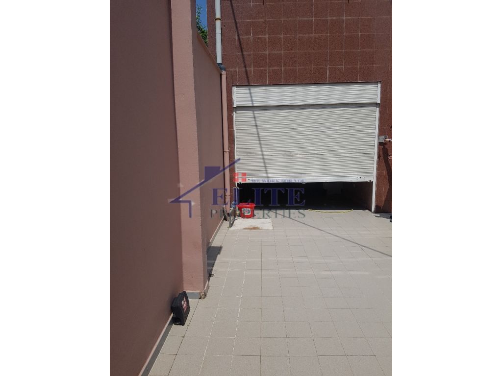 Jepet me qera Vile 4-kateshe pranë Ministrisë së Jashtme