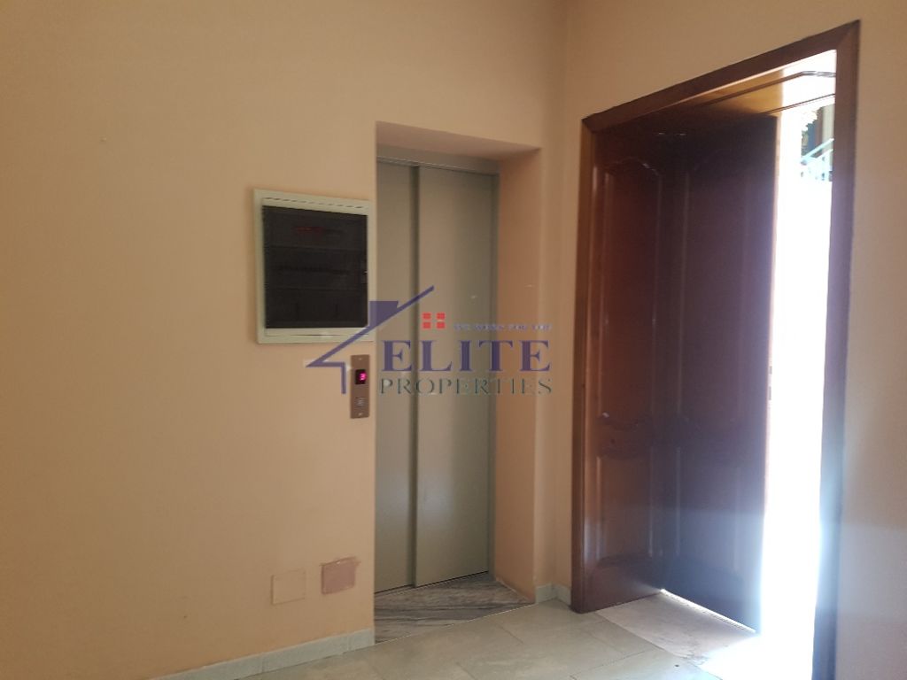 Jepet me qera Vile 4-kateshe pranë Ministrisë së Jashtme