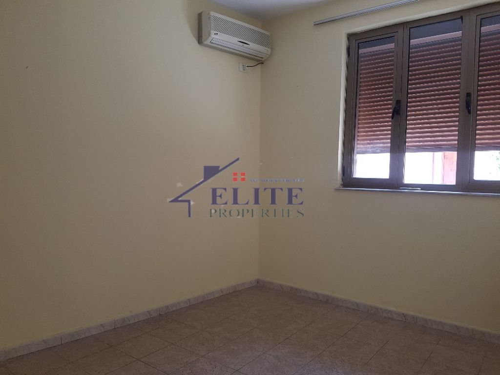 Jepet me qera Vile 4-kateshe pranë Ministrisë së Jashtme