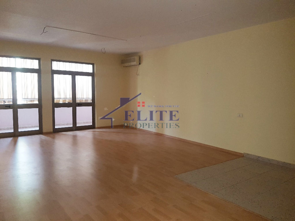 Jepet me qera Vile 4-kateshe pranë Ministrisë së Jashtme