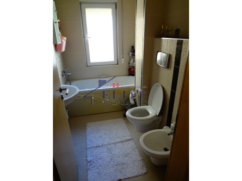 Kopshti Botanik, apartament 3+1 me qera