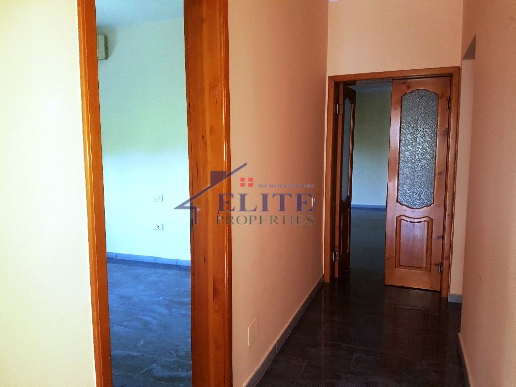 Jepet me qera Vile 4-kateshe pranë Ministrisë së Jashtme