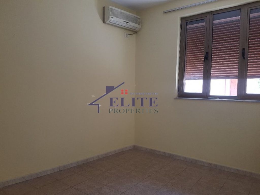 Jepet me qera Vile 4-kateshe pranë Ministrisë së Jashtme