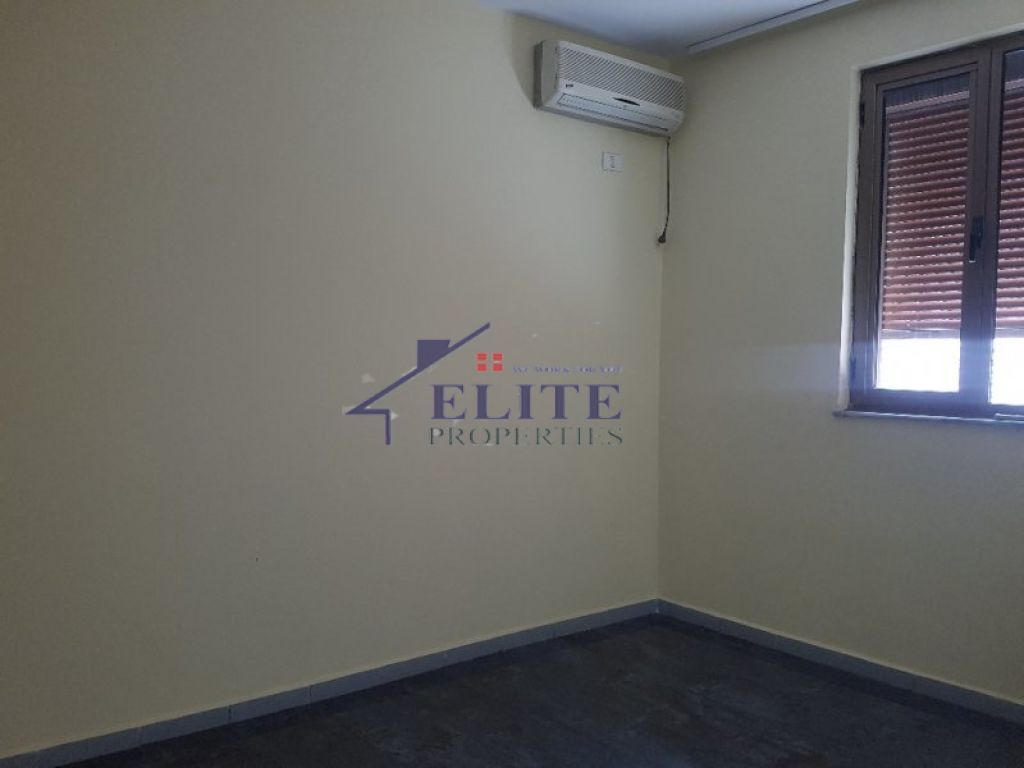 Jepet me qera Vile 4-kateshe pranë Ministrisë së Jashtme