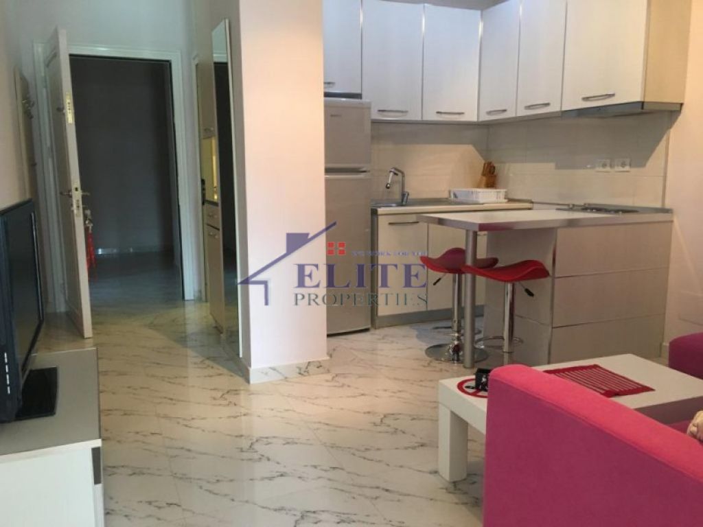 Appartamento con una camera da letto in affitto in Str. "Kavaja" vicino al centro "Globe"