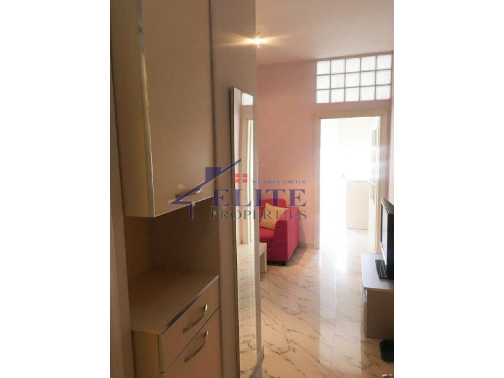 Appartamento con una camera da letto in affitto in Str. "Kavaja" vicino al centro "Globe"