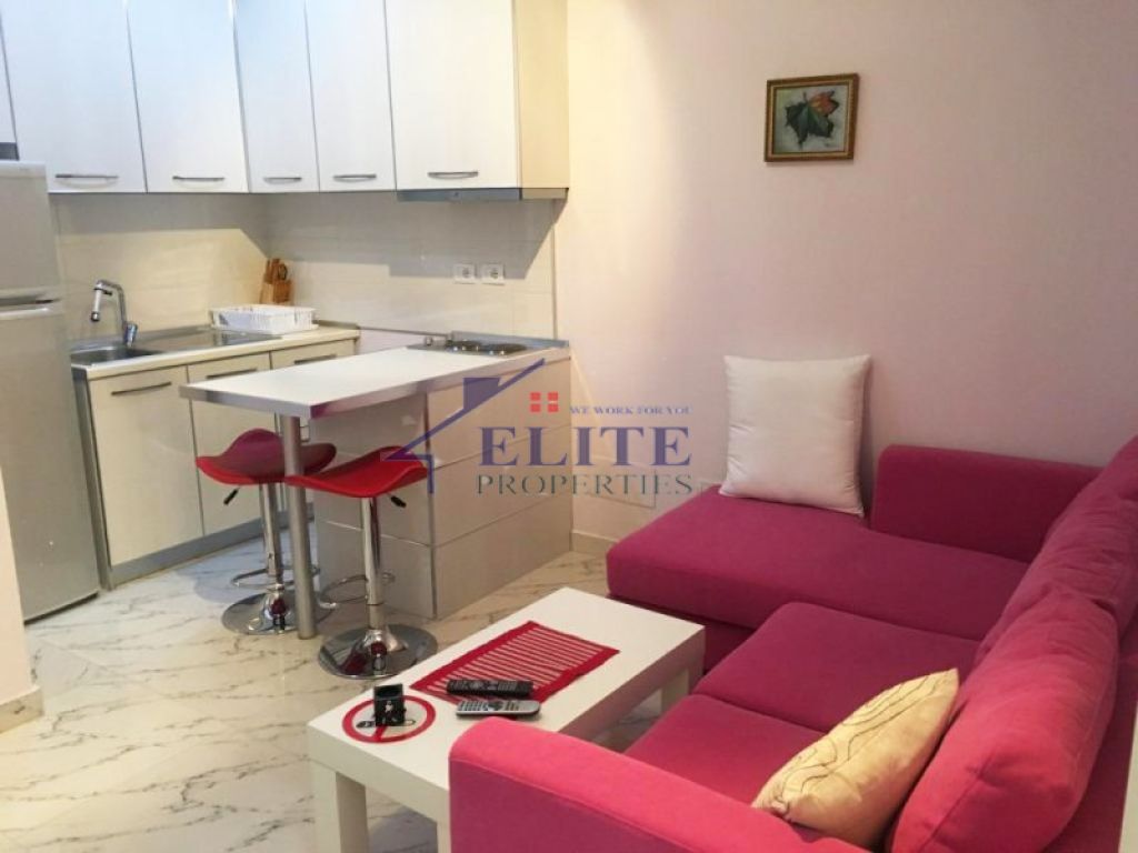 Appartamento con una camera da letto in affitto in Str. "Kavaja" vicino al centro "Globe"