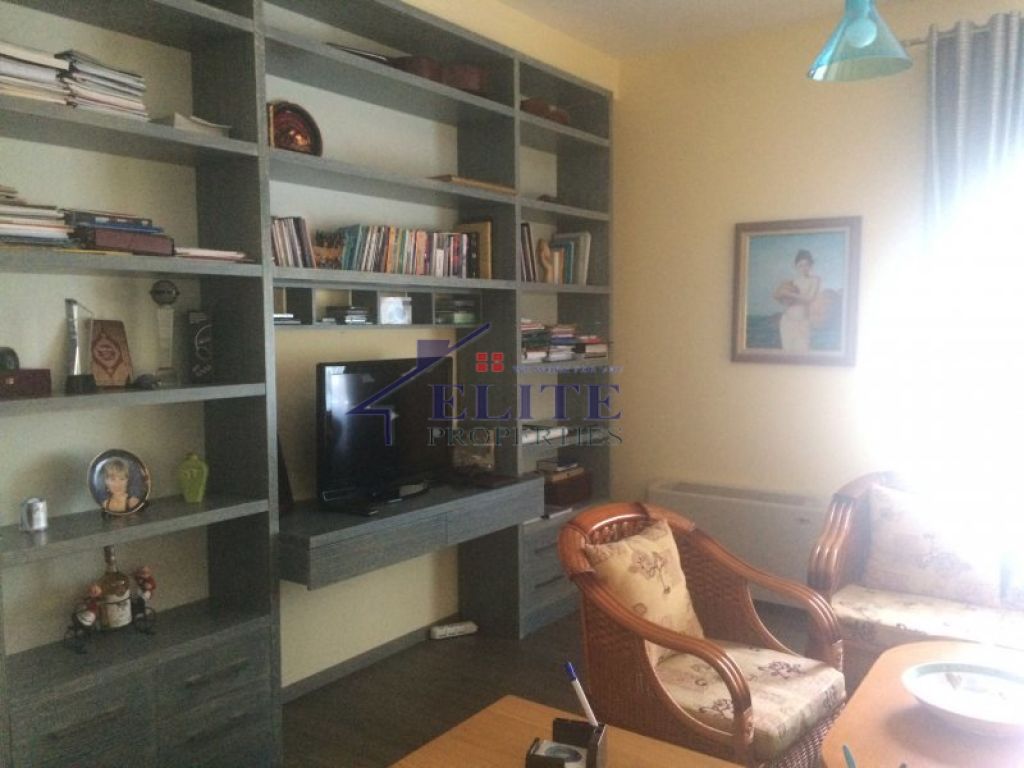 Three-storey villa for rent in Farke