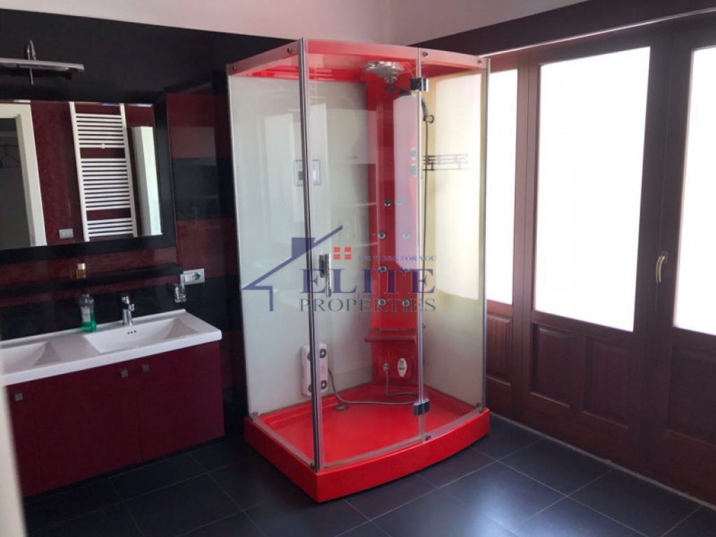 Three-storey villa for rent in Farke