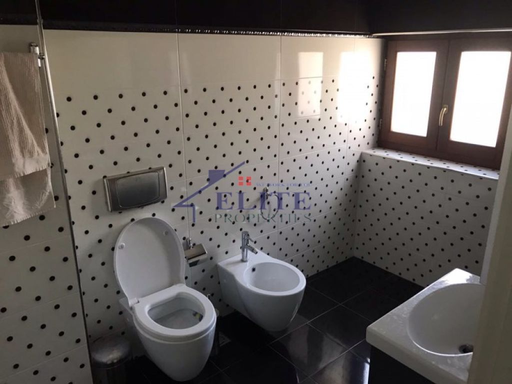 Three-storey villa for rent in Farke
