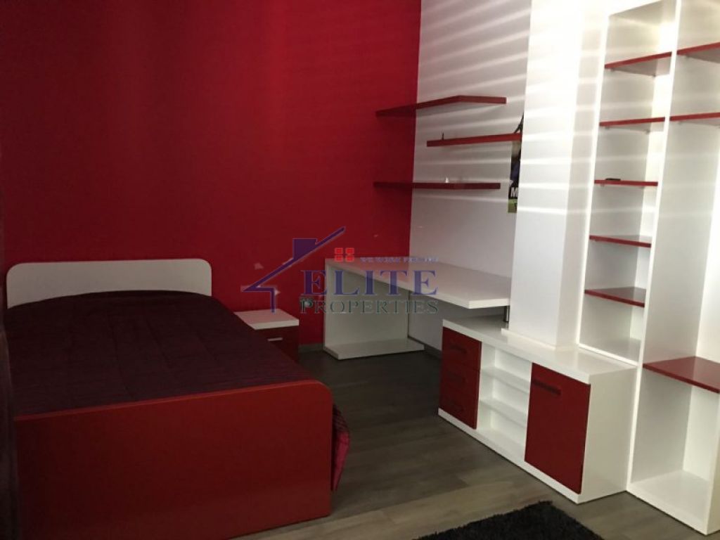 Three-storey villa for rent in Farke