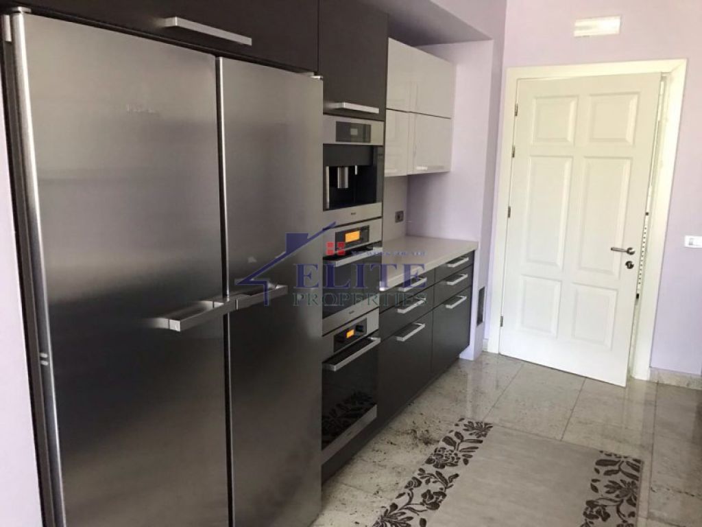 Three-storey villa for rent in Farke