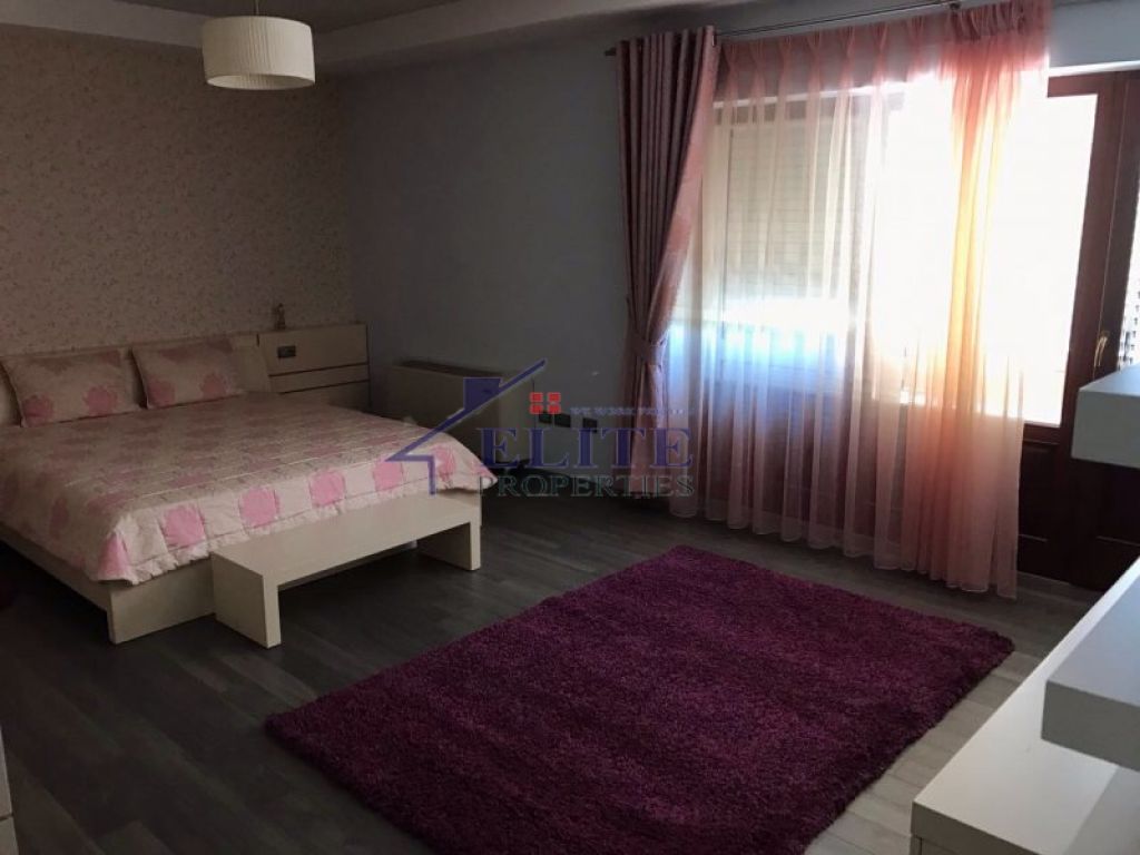 Three-storey villa for rent in Farke