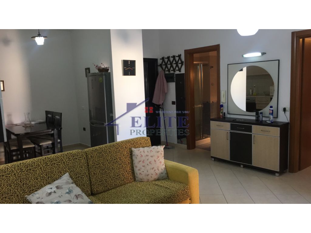 Via “Lidhja e Prizrenit”, affittasi appartamento 1+1