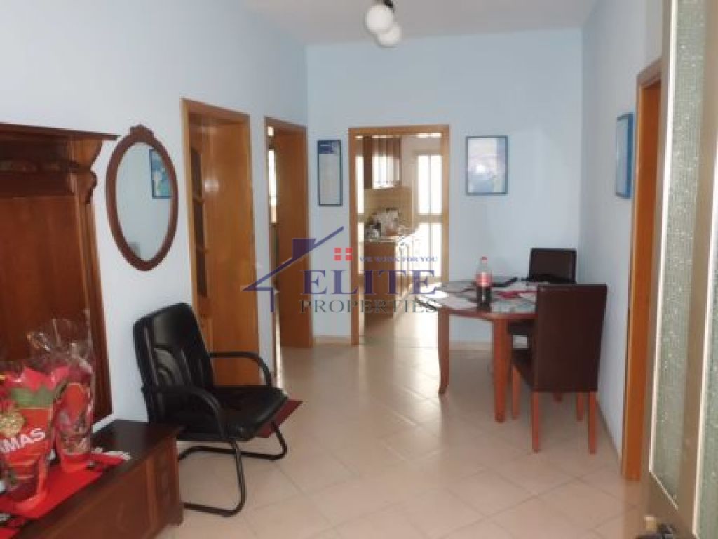 Vilë 3-katëshe me qera pas ambasades Gjermane