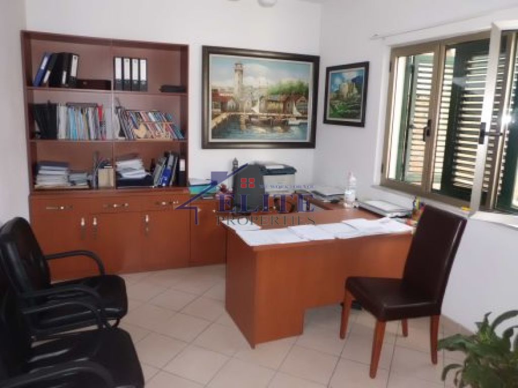 Vilë 3-katëshe me qera pas ambasades Gjermane