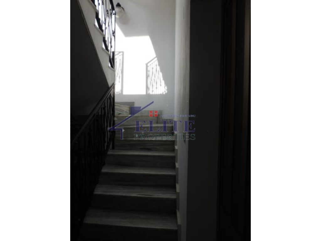 Vilë 3-katëshe me qera pas ambasades Gjermane