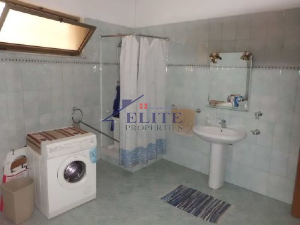 Vilë 3-katëshe me qera pas ambasades Gjermane