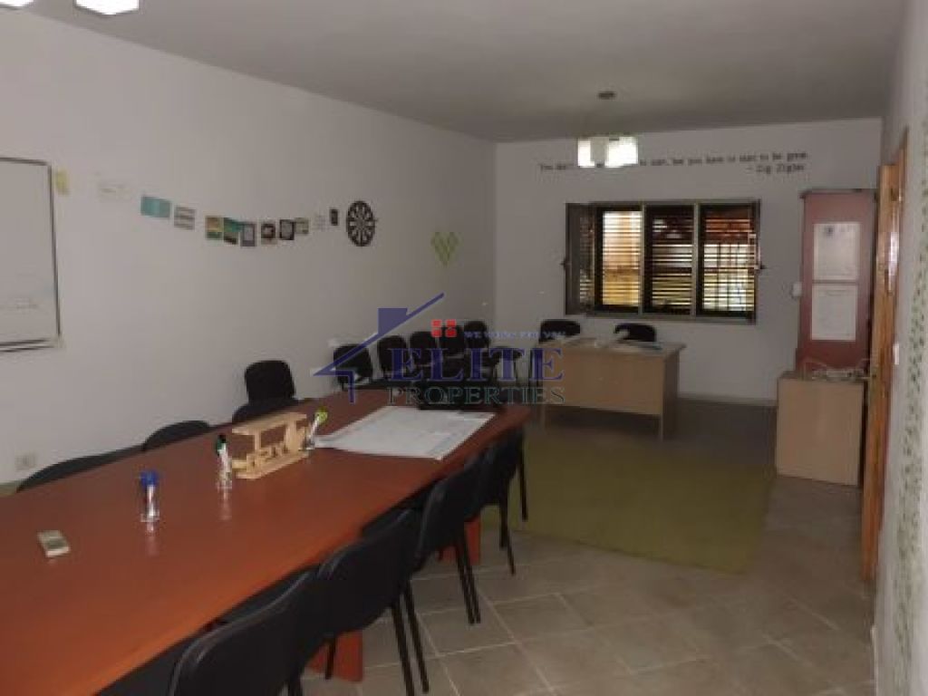 Vilë 3-katëshe me qera pas ambasades Gjermane