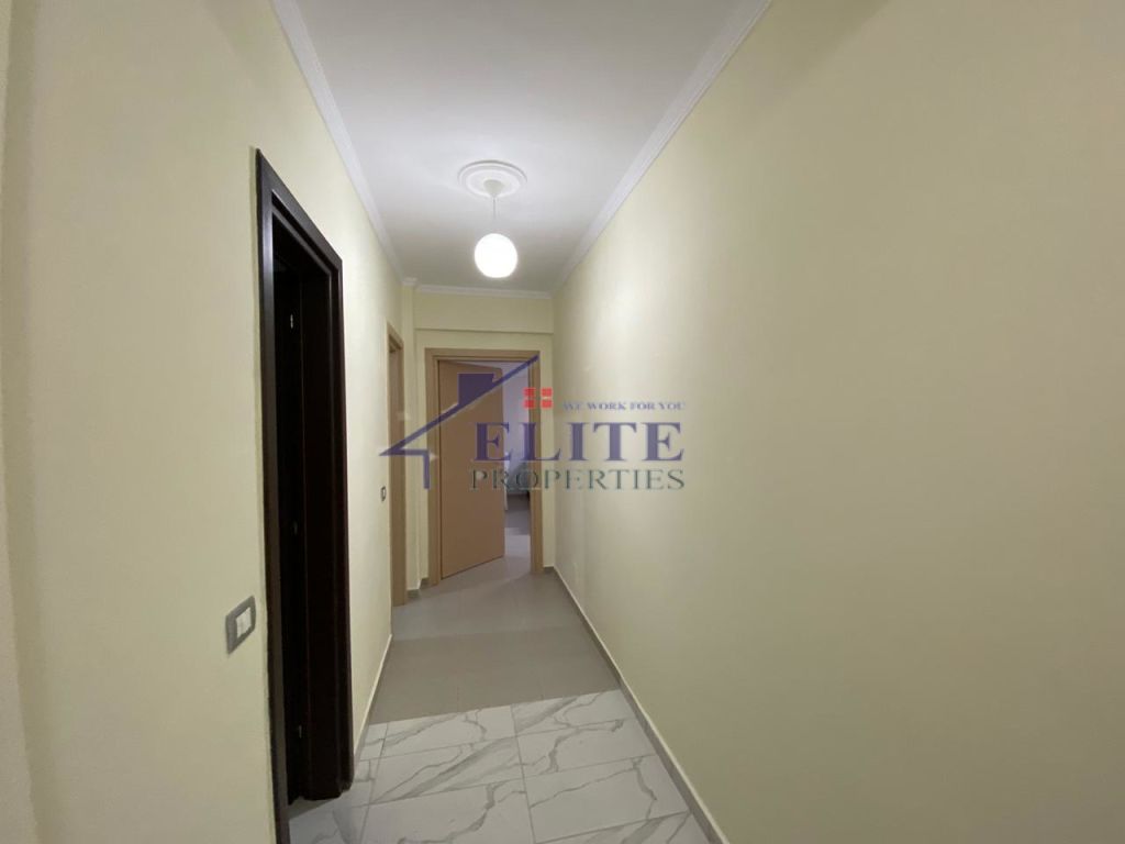 Shitet  apartament 3+1 tek kompleksi  "Garden City" tek kthesa e Kamzes