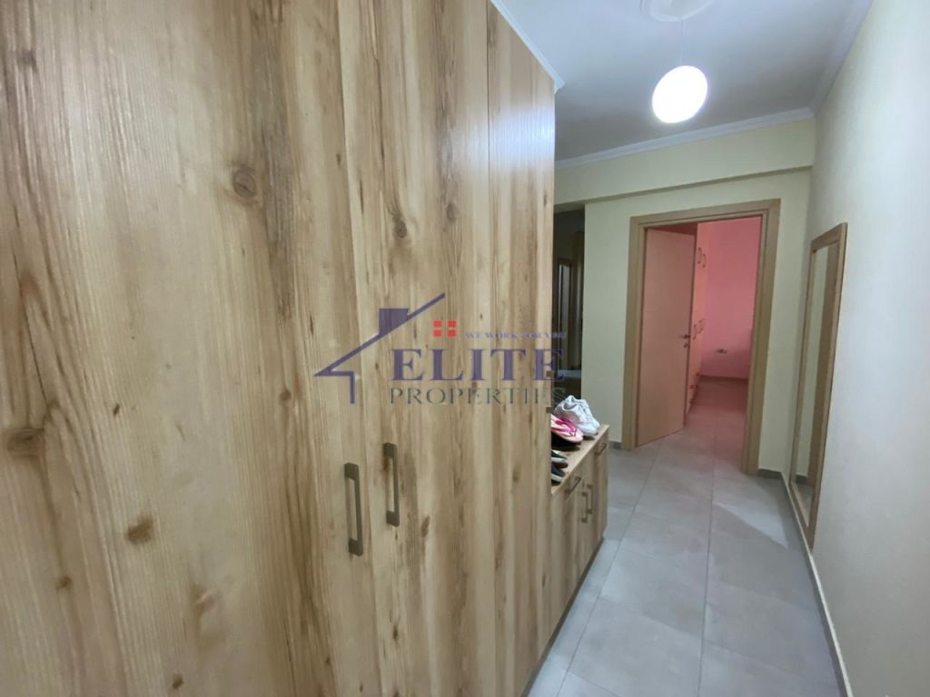 Shitet  apartament 3+1 tek kompleksi  "Garden City" tek kthesa e Kamzes