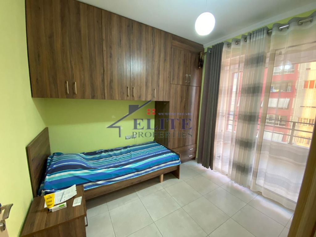 Shitet  apartament 3+1 tek kompleksi  "Garden City" tek kthesa e Kamzes