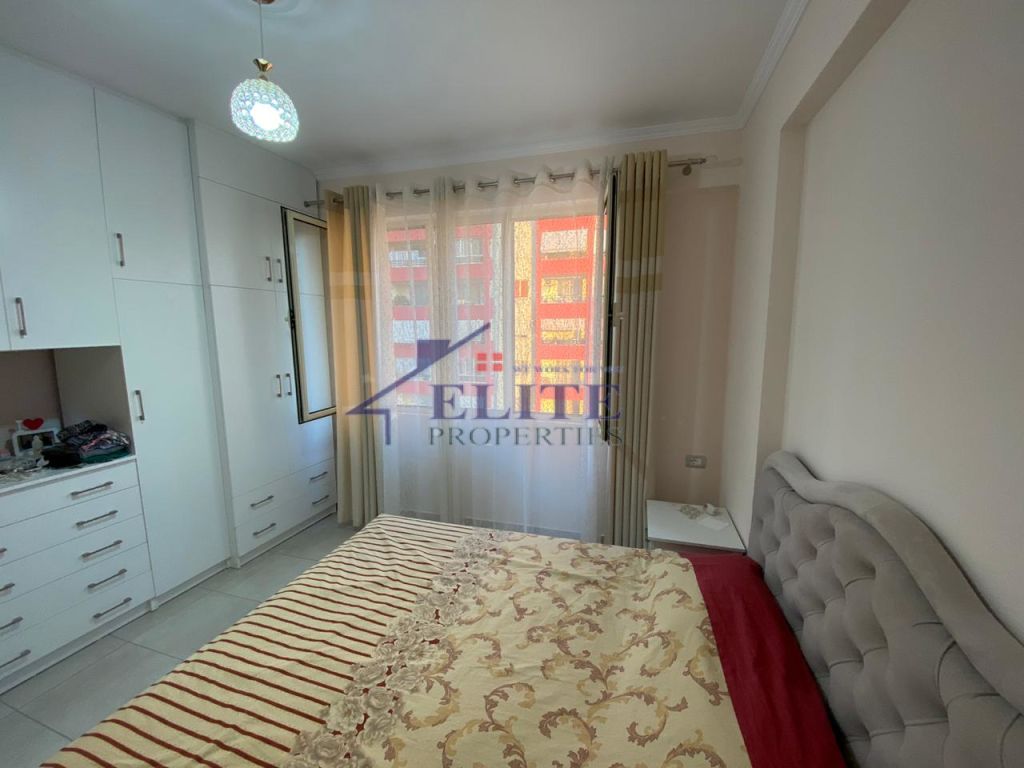 Shitet  apartament 3+1 tek kompleksi  "Garden City" tek kthesa e Kamzes