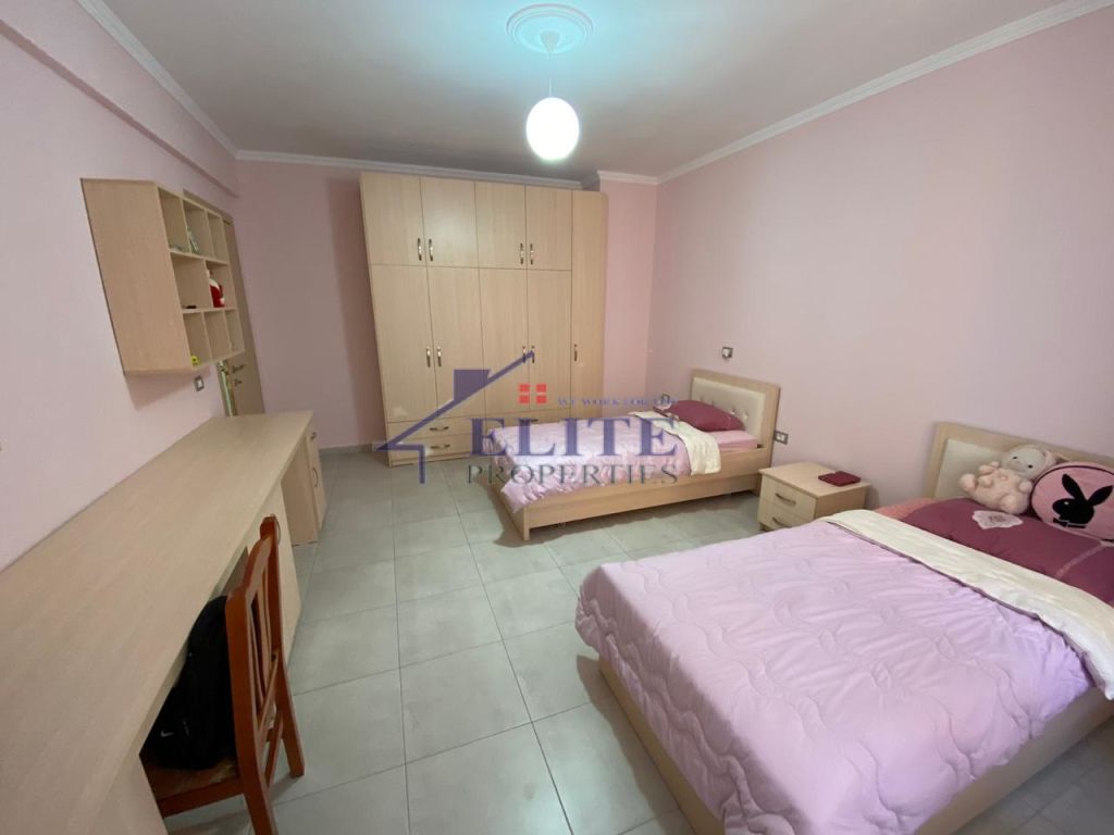 Shitet  apartament 3+1 tek kompleksi  "Garden City" tek kthesa e Kamzes