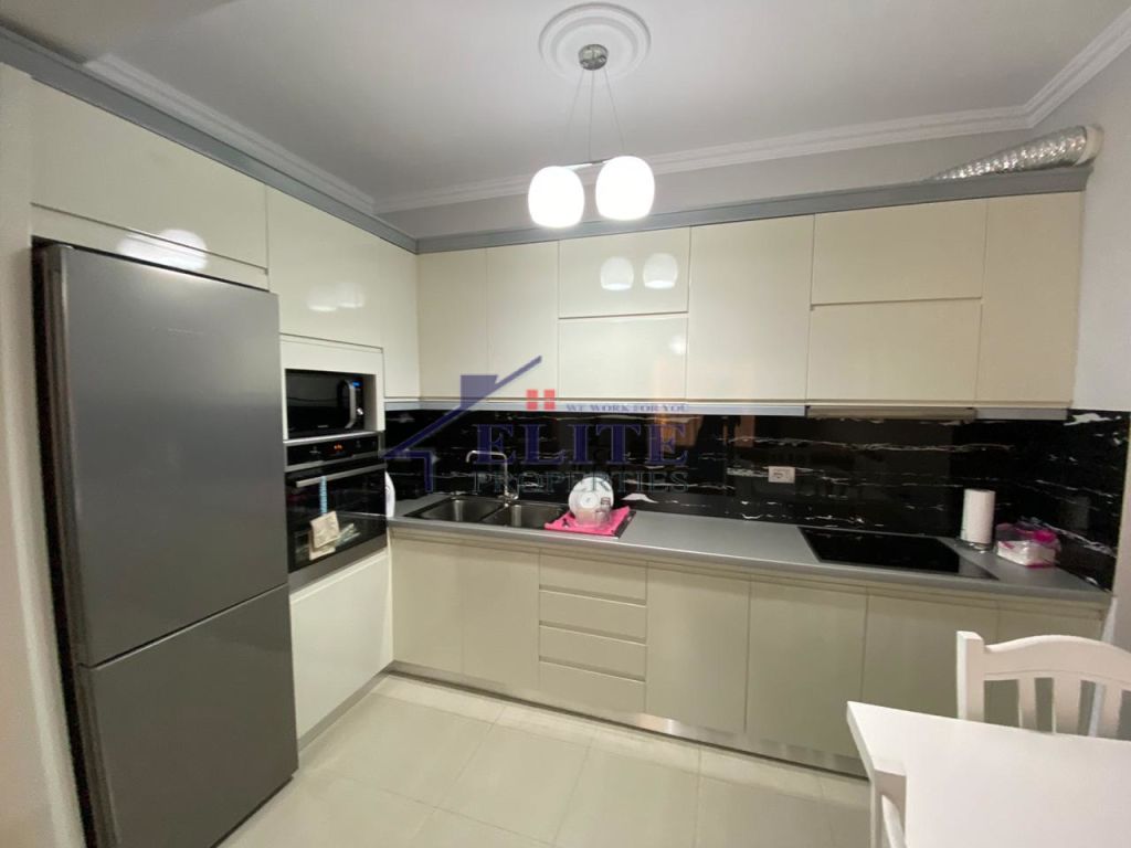 Shitet  apartament 3+1 tek kompleksi  "Garden City" tek kthesa e Kamzes