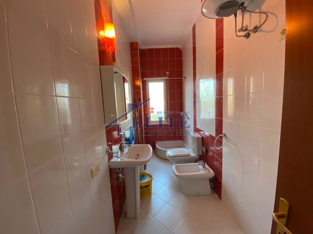 ‘’Liqeni i Thatë’’, apartament 4+1  me qira
