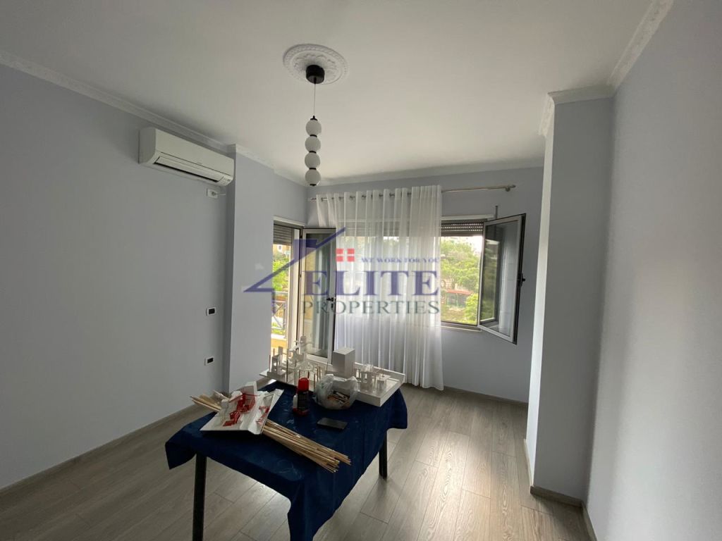 Kopshti Zoologjik, apartament 3+1 me qira