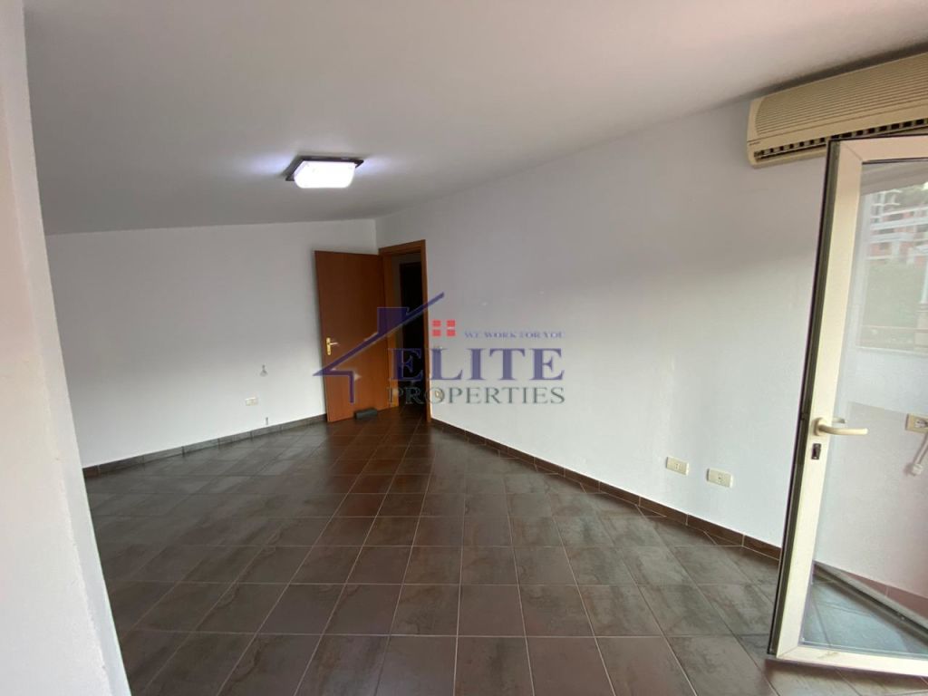 ‘’Liqeni i Thatë’’, apartament 4+1  me qira