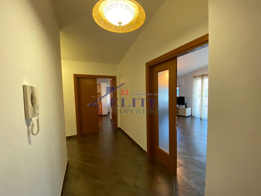 ‘’Liqeni i Thatë’’, apartament 4+1  me qira