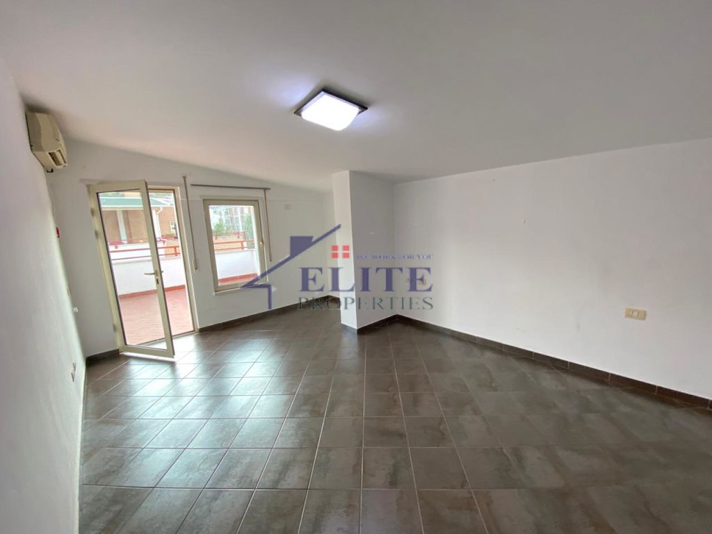 ‘’Liqeni i Thatë’’, apartament 4+1  me qira