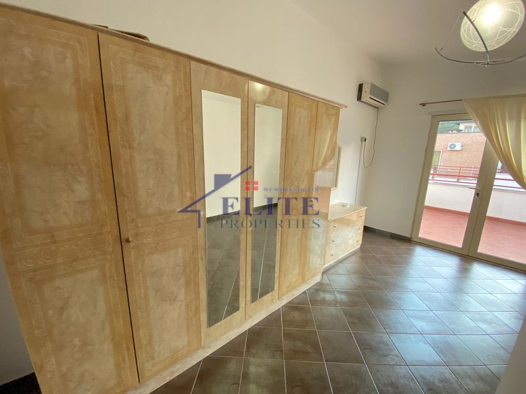 ‘’Liqeni i Thatë’’, apartament 4+1  me qira