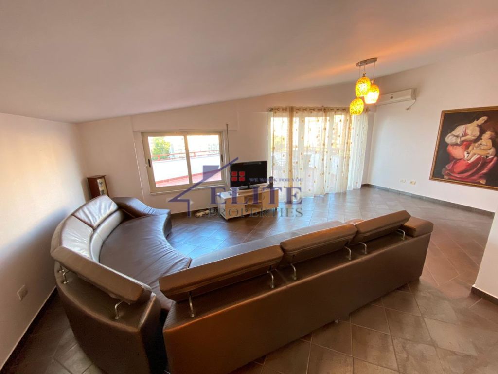 ‘’Liqeni i Thatë’’, apartament 4+1  me qira