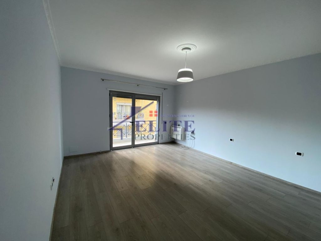 Kopshti Zoologjik, apartament 3+1 me qira