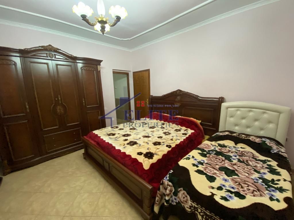 Jepet me qira kati I parë I një vile 4-katëshe pranë ambasadës Turke