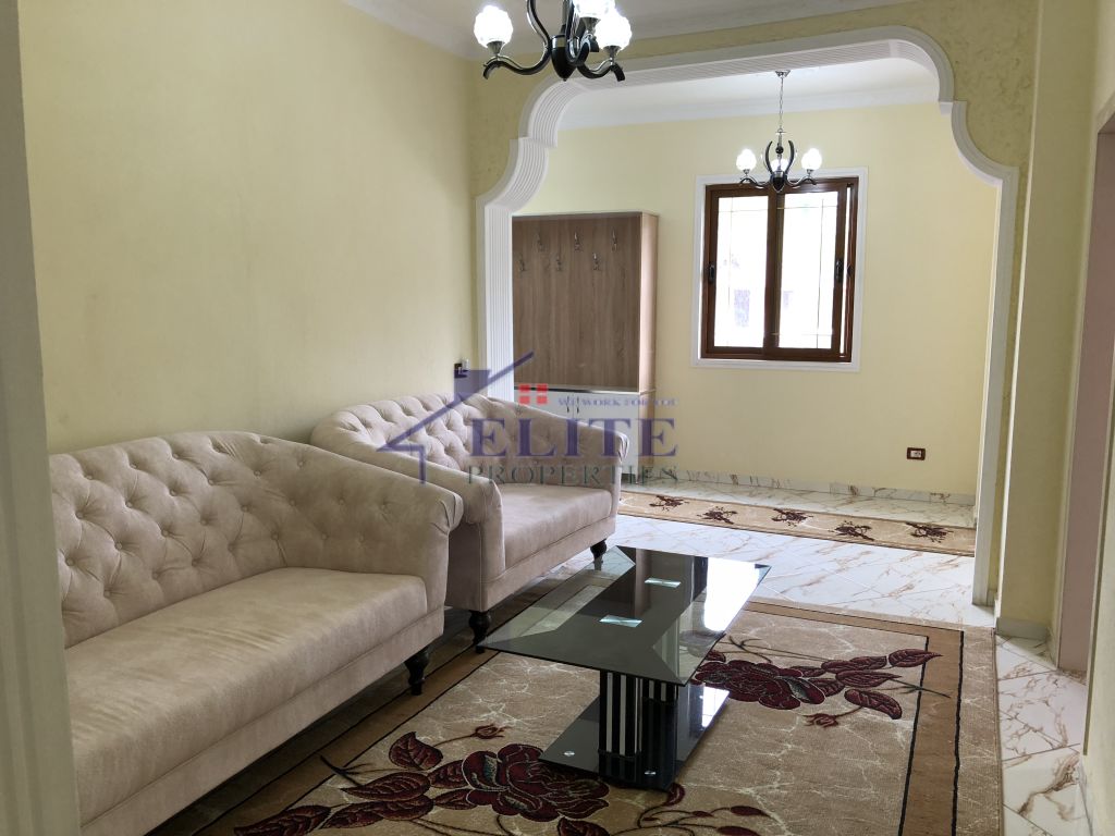 Rruga e Elbasanit, tek vilat amerikane jepet apartment 3+1 me qera