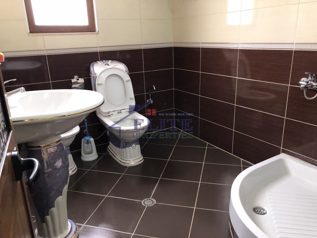 Rruga e Elbasanit, tek vilat amerikane jepet apartment 3+1 me qera