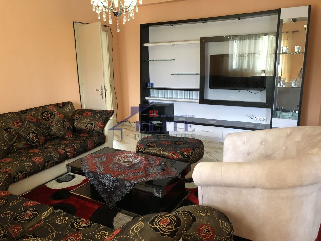 Rruga e Elbasanit, tek vilat amerikane jepet apartment 3+1 me qera