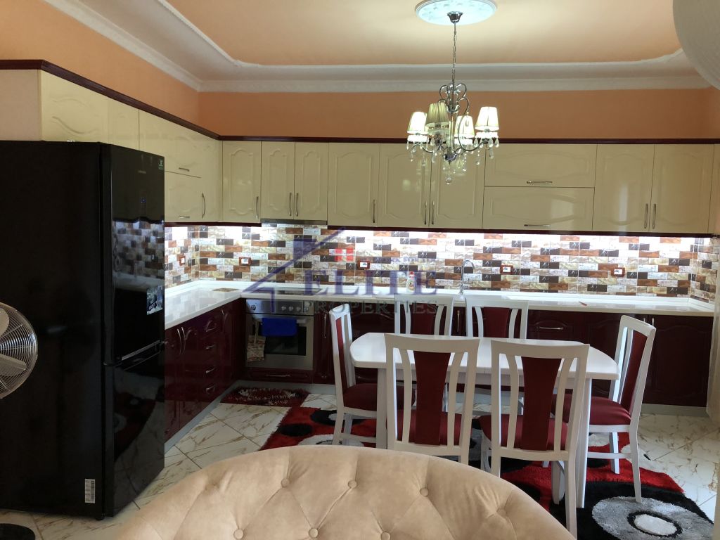 Rruga e Elbasanit, tek vilat amerikane jepet apartment 3+1 me qera