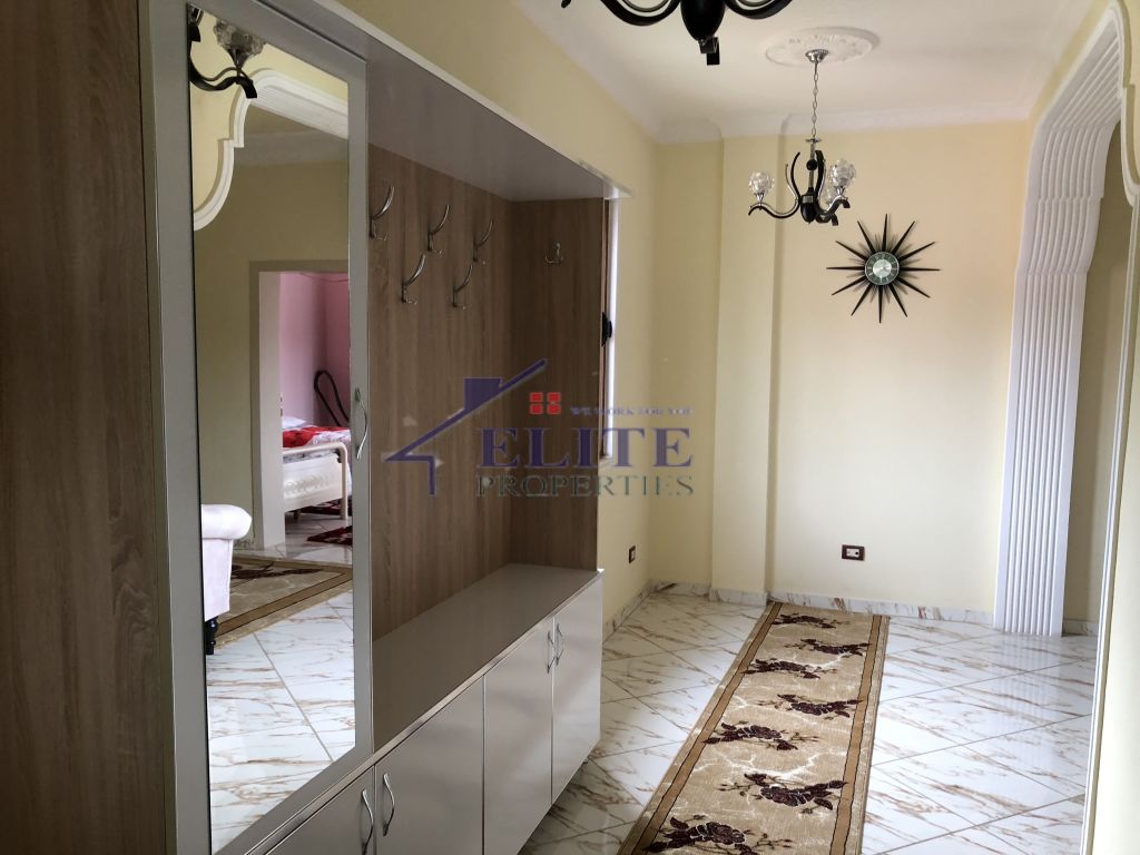 Rruga e Elbasanit, tek vilat amerikane jepet apartment 3+1 me qera