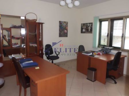 Vilë 3-katëshe me qera pas ambasades Gjermane