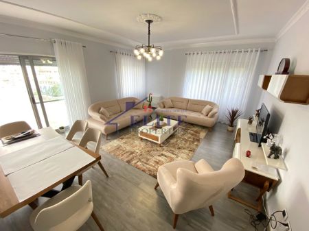 Kopshti Zoologjik, apartament 3+1 me qira