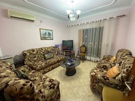 Jepet me qira kati I parë I një vile 4-katëshe pranë ambasadës Turke